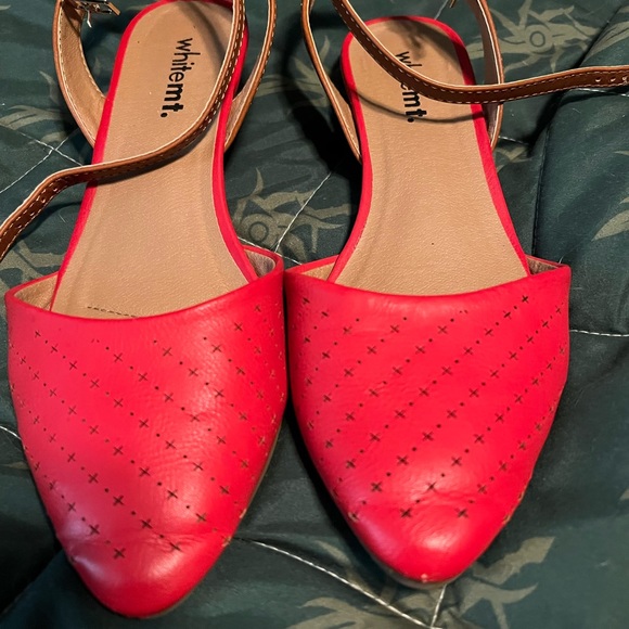 White Mountain Red X Flats - Picture 2 of 6